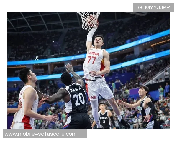 中国男篮在决赛中对阵约旦队全力争冠展现团队精神与竞技实力